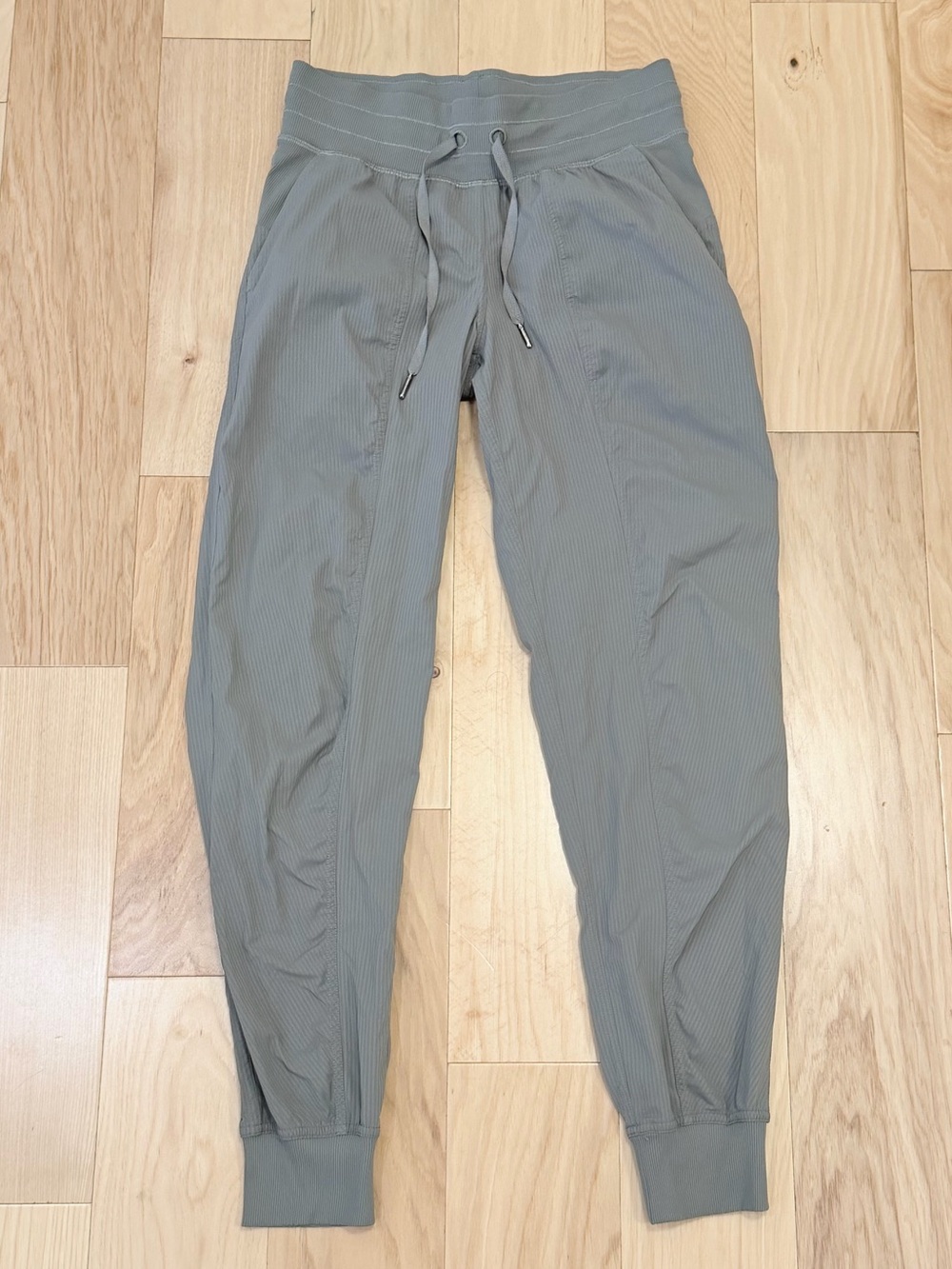 LIKE NEW Lululemon Women’s Dance Studio Mid-Rise Jogger *Full Length